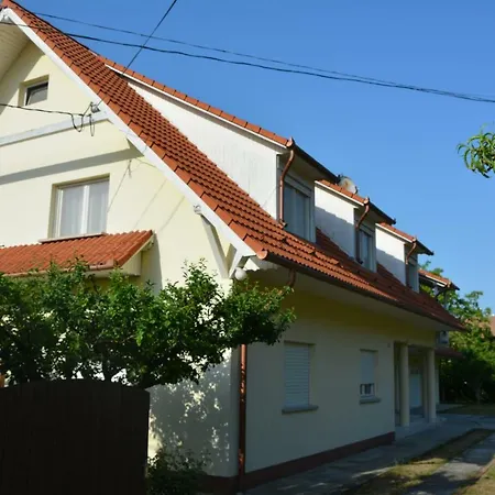 Villon Apartmanhaz Apartman *