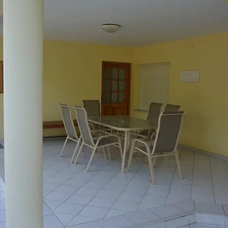 Villon Apartmanhaz * Balatonlelle